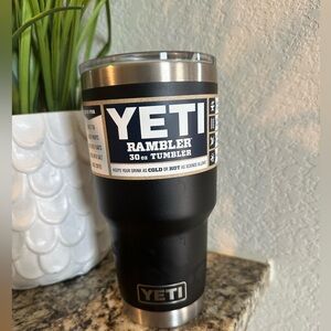YETI Rambler 30 oz Tumbler in Black